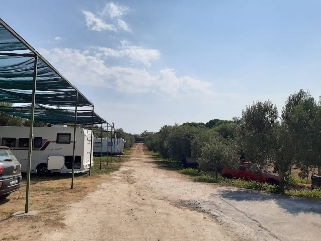 Area Attrezzata Camper Nelly — Area Autocaravanas in bei Augusta