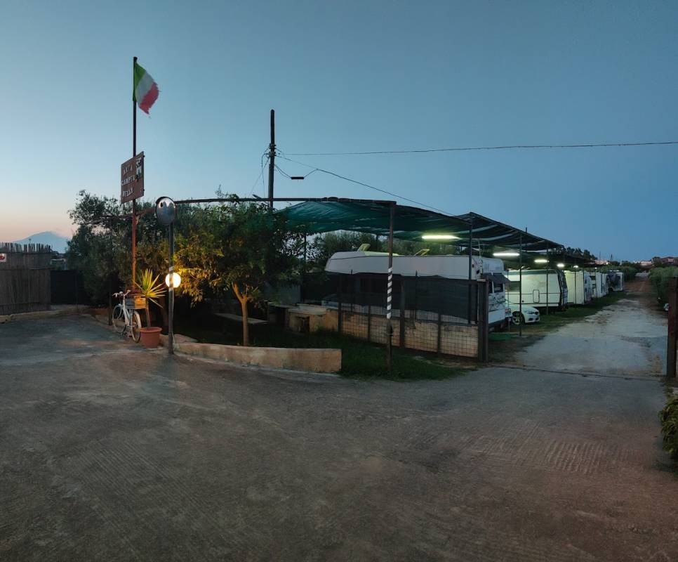 Area Attrezzata Camper Nelly — Sp. parking dla kamperów in bei Augusta