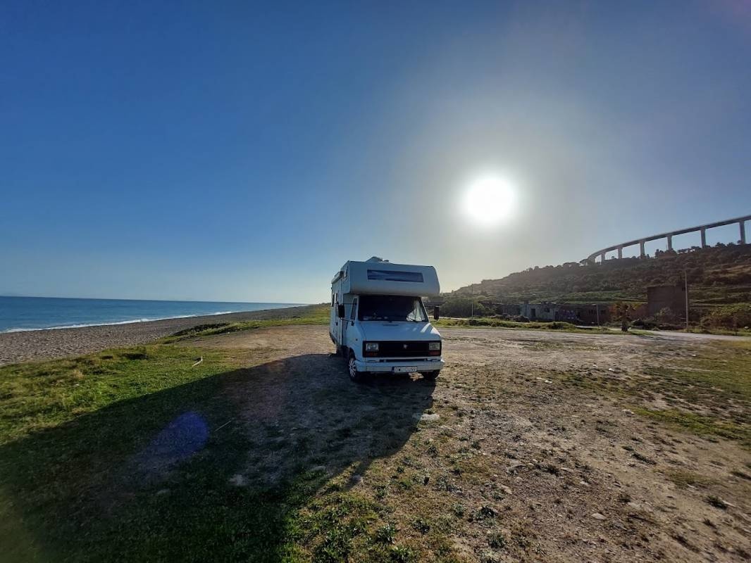 Stellplatz bei Reitano — Sp. parking dla kamperów in bei Reitano
