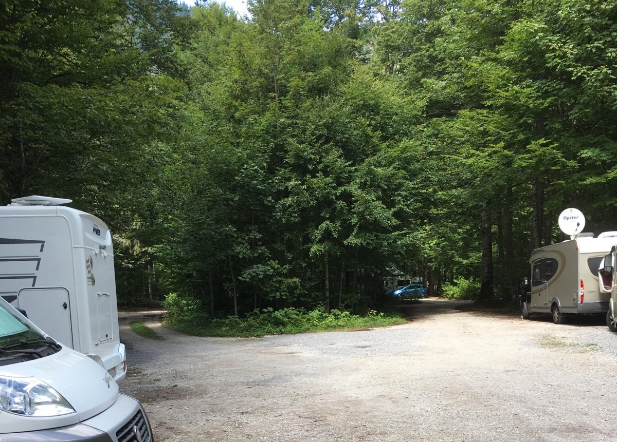 Stellplatz am Sylvensteinsee Lenggries — Sp. parking dla kamperów in Fall