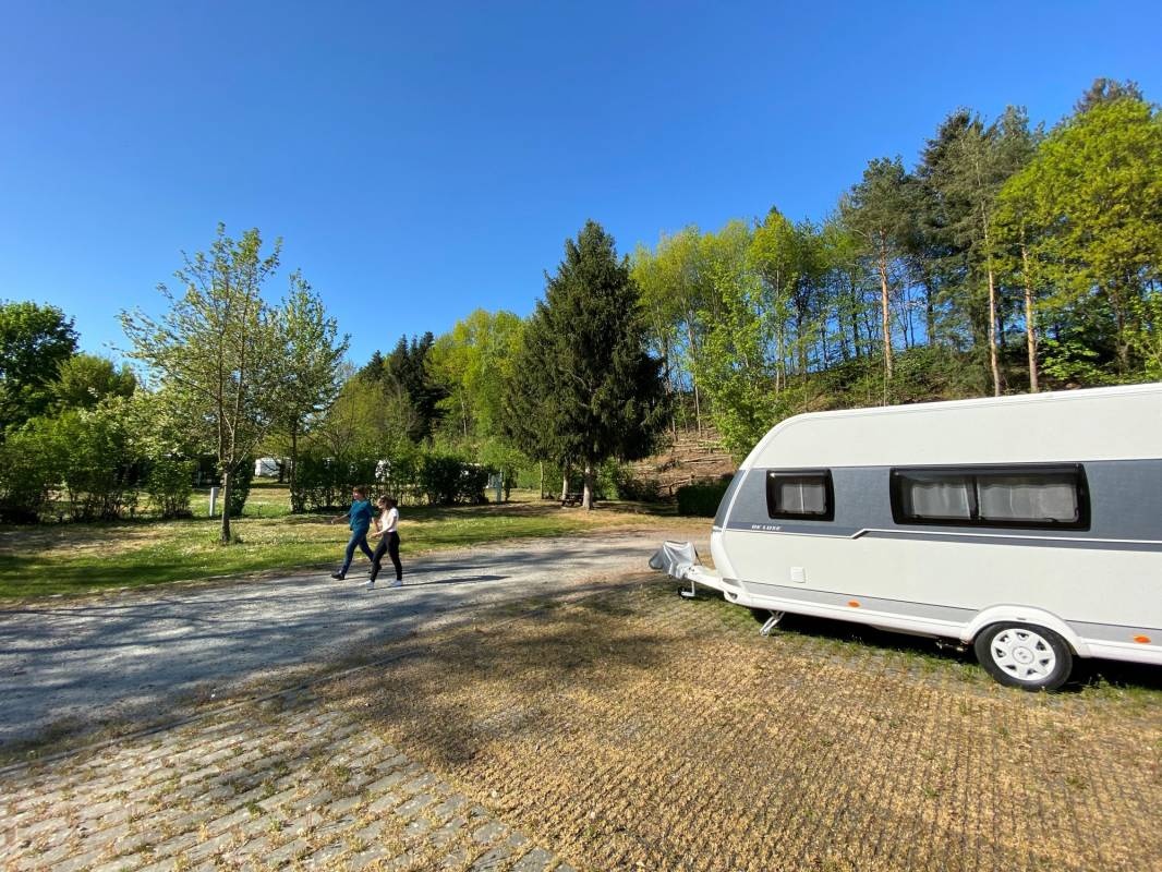 Nibelungen-Camping am Schwimmbad — Campingplass in Fürth