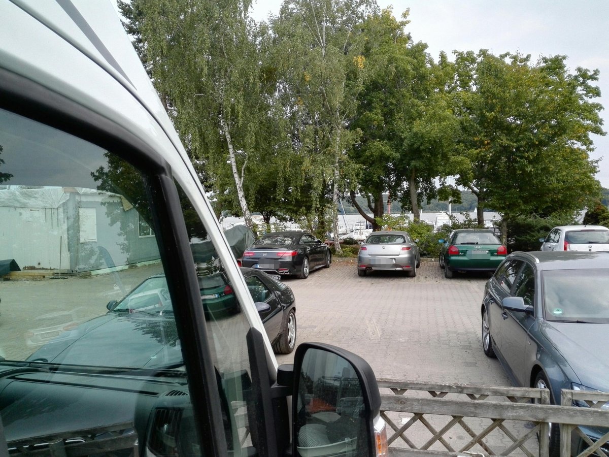 Stellplatz an der Marina Lanke Berlin Spandau — Karavan Sitesi in Berlin Spandau