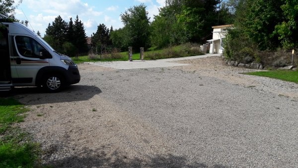 Wohnmobilstellplatz am Sportzentrum — Karavan Sitesi in Neustadt an der Aisch