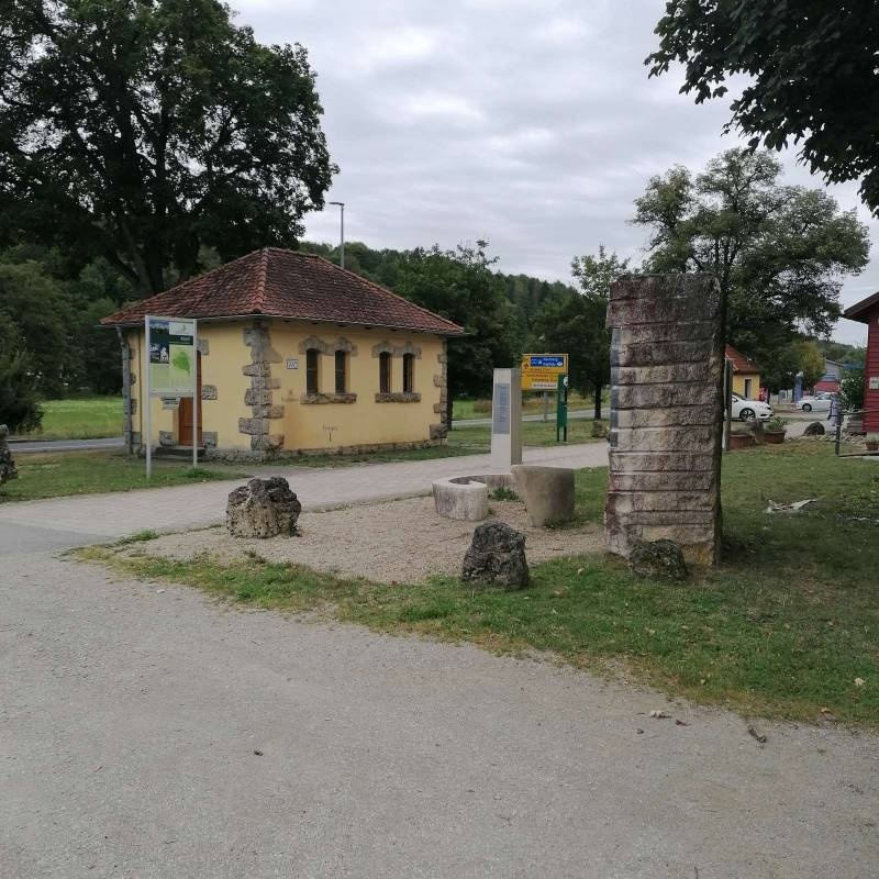 Stellplatz am alten Bahnhof Kastl — Sp. parking dla kamperów in Kastl
