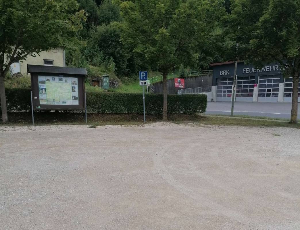 Stellplatz am alten Bahnhof Kastl — Sítio para autocaravanas in Kastl