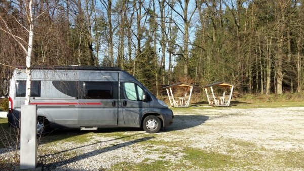 Stellplatz bei Fritz Berger Neumarkt — Sp. parking dla kamperów in Neumarkt