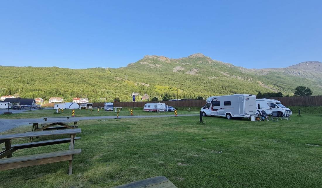 Løkvollstranda Camping — Cámping in Løkvollen