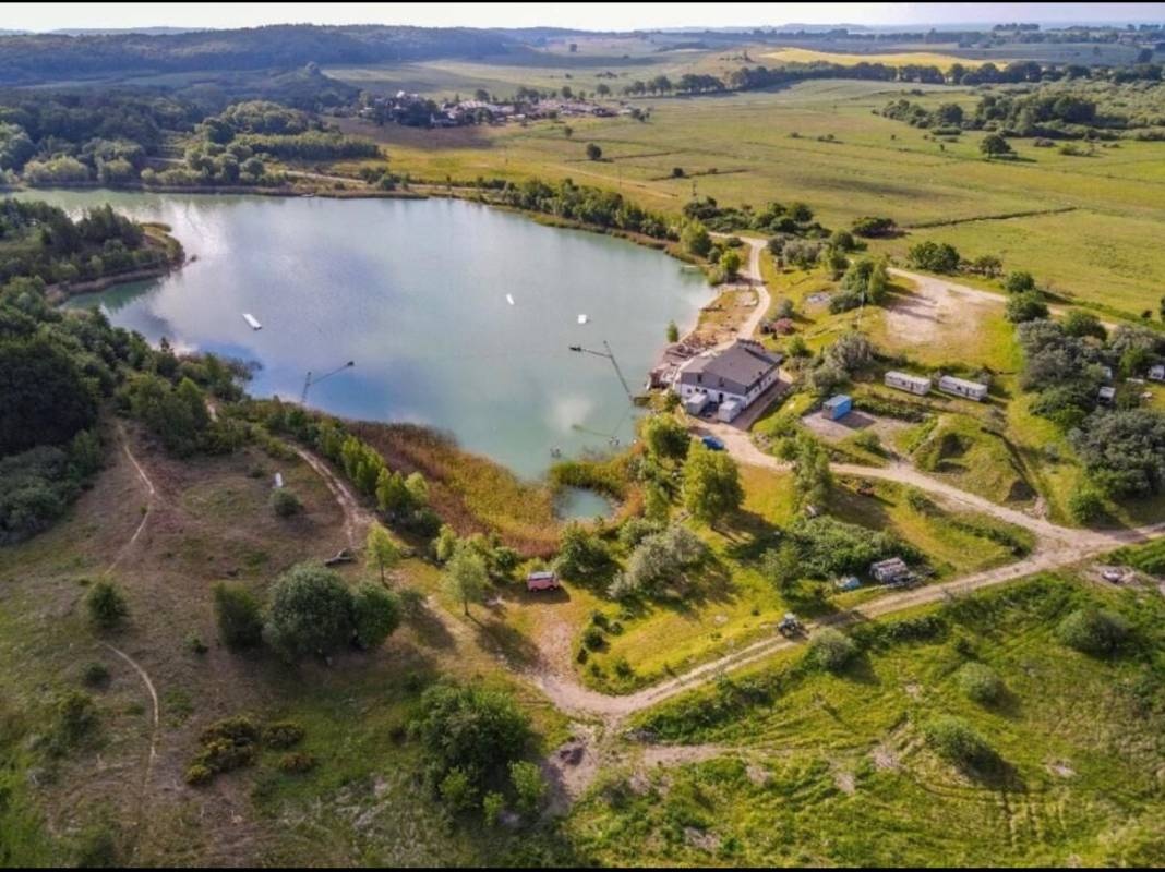 Stellplatz am Cable Park Wasserski Zirkow — Area di sosta in Zirkow