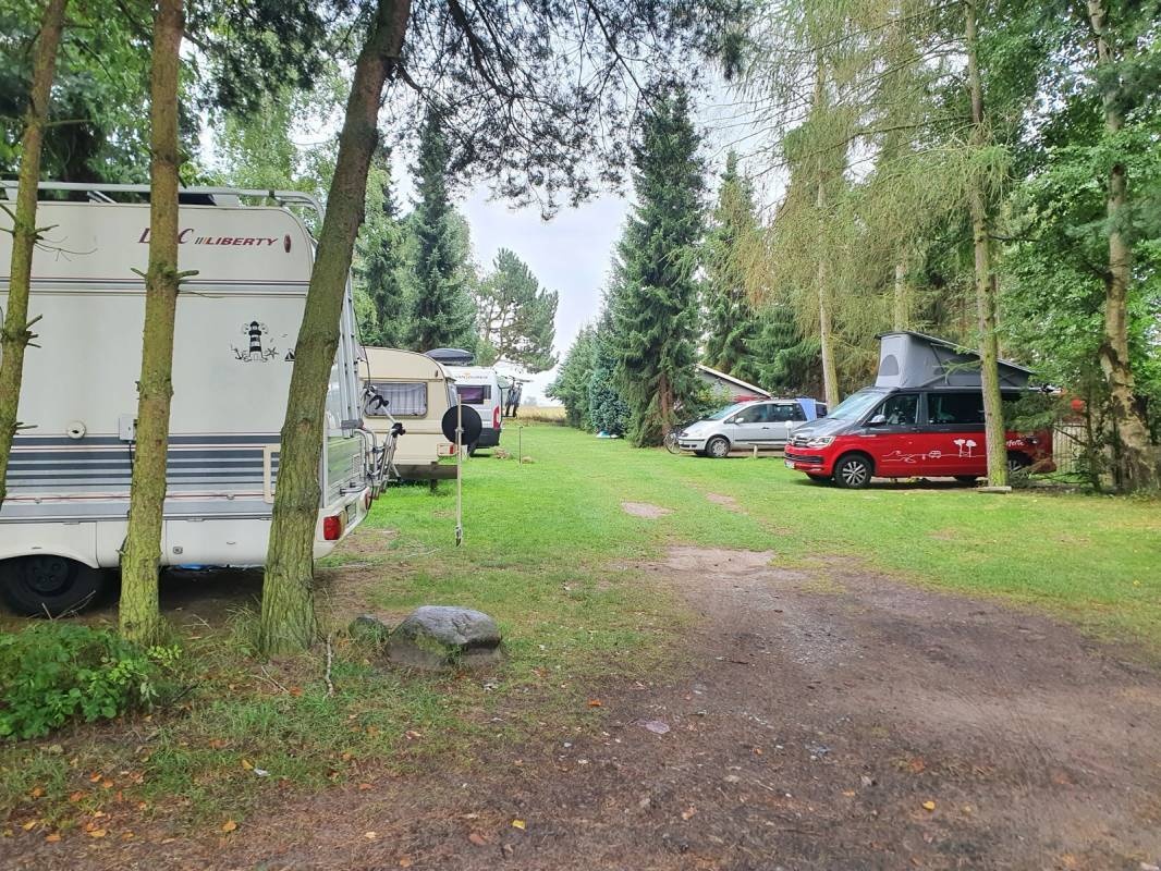 Caravan- und Campingplatz Luigis Caravan Dranske — Camperplaats in Dranske