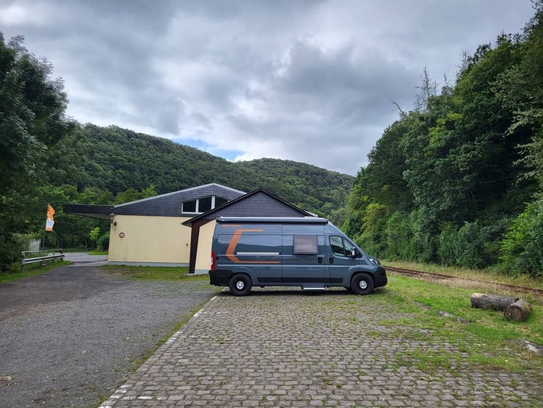 Stellplatz Am Bahnhof — Karavan Sitesi in Monreal