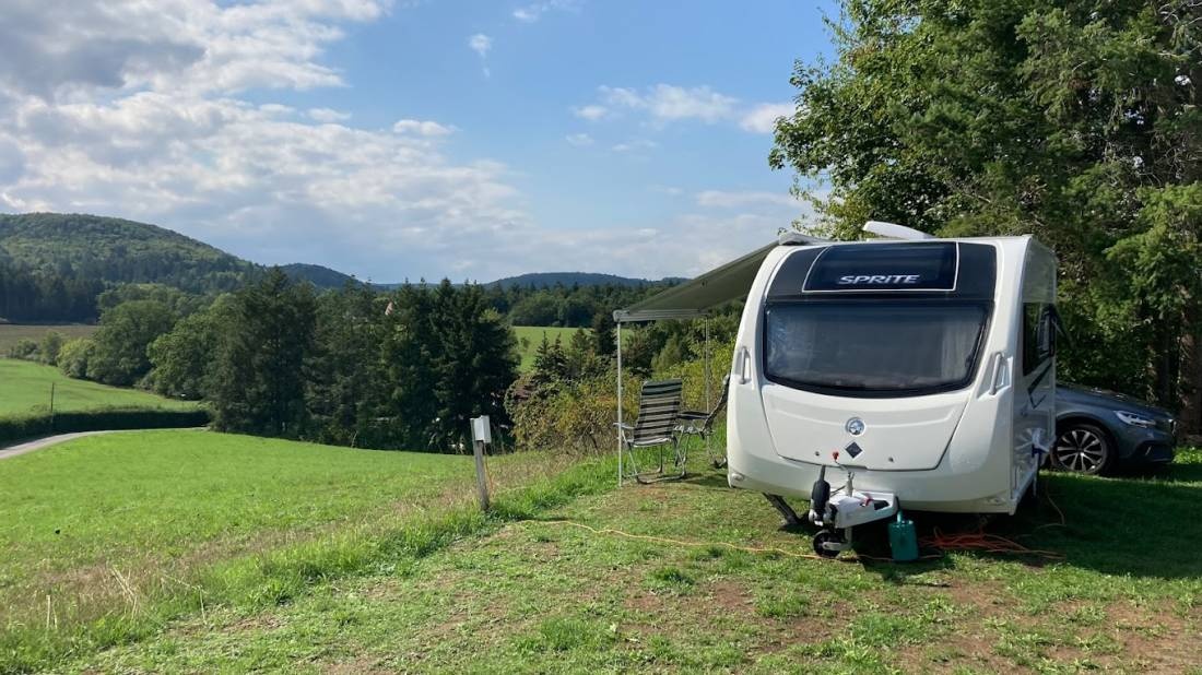 Camping Ochsenbusch Park — Area da campeggio in Eisenberg (Pfalz)