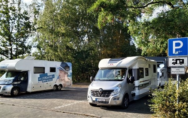 Stellplatz am Kurpark Bad Schwartau — Area Autocaravanas in Bad Schwartau