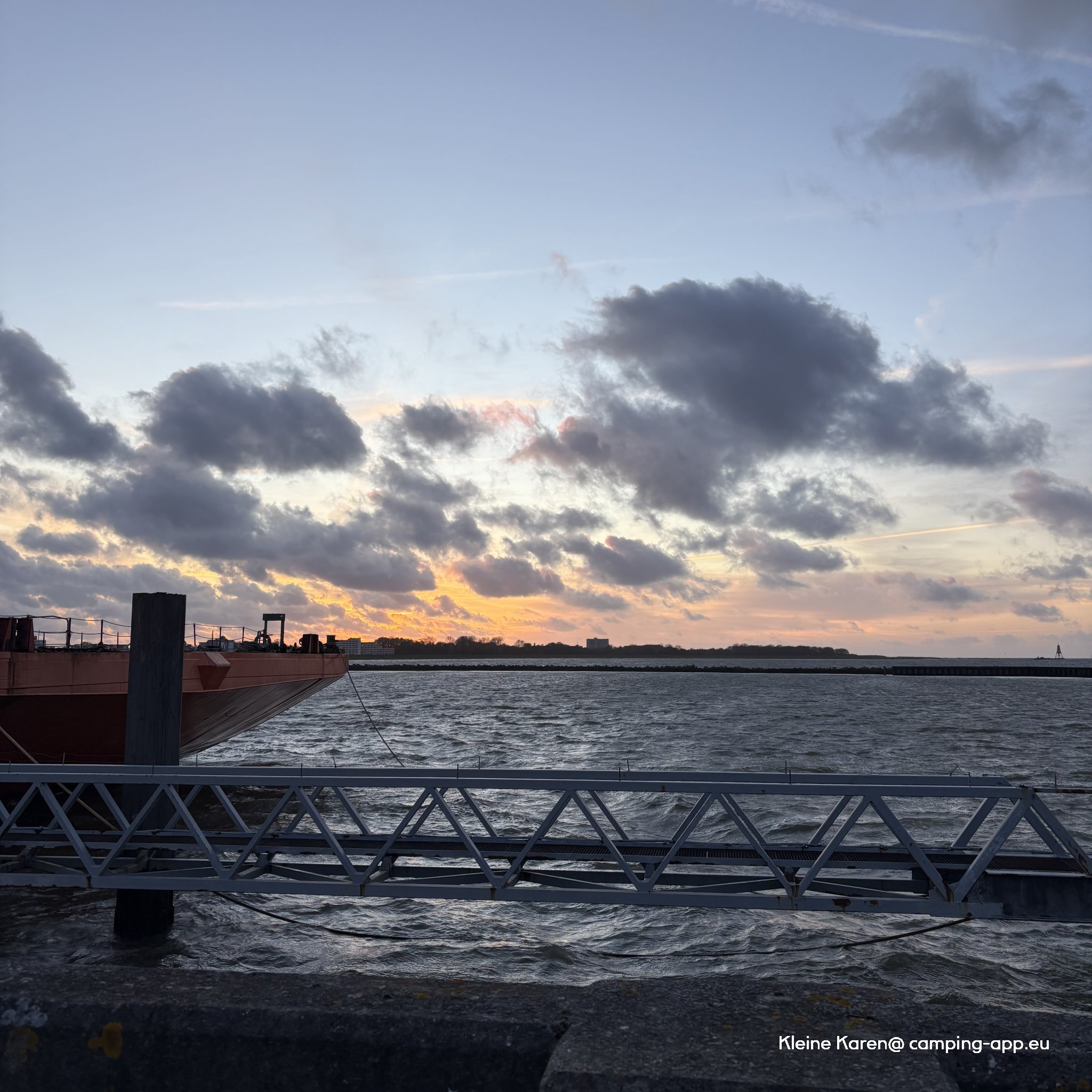 Stellplatz am Fährhafen Cuxhaven — Foto 2