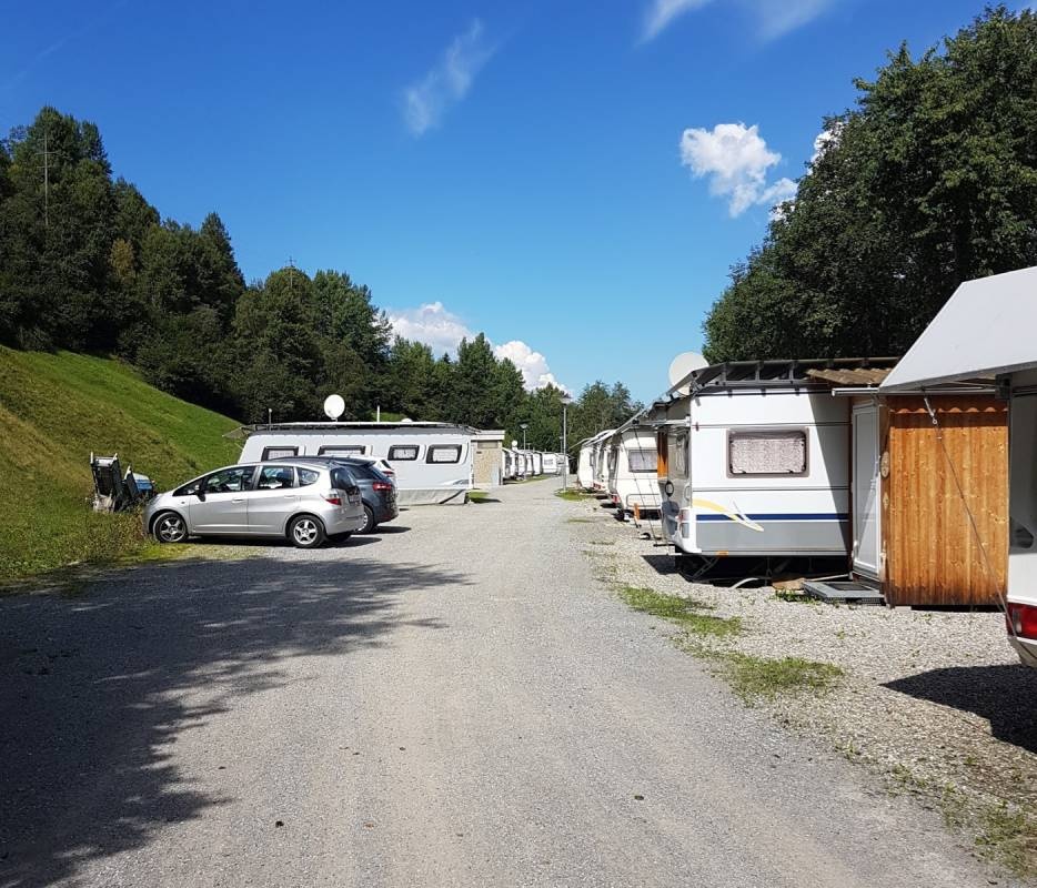 Wohnmobil- und Wohnwagenstellplatz, Camping Julia — Camperplads in Surses