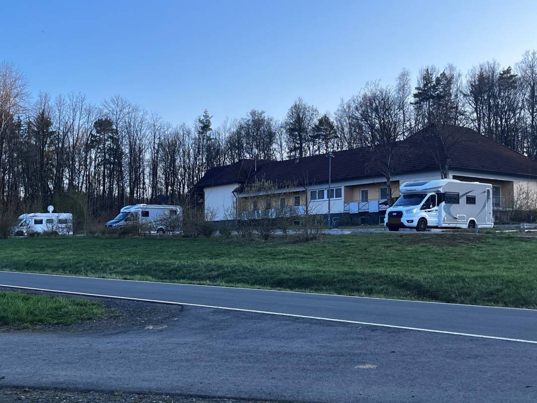 Waldgaststatte Sambachshof — Sítio para autocaravanas in Bad Königshofen i. Grabfeld