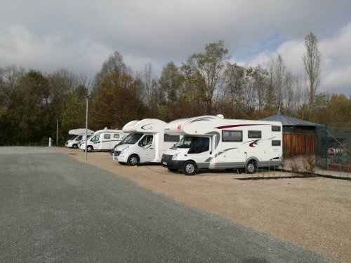Stellplatz Am Pflegerspitz Kelheim — Sp. parking dla kamperów in Kelheim
