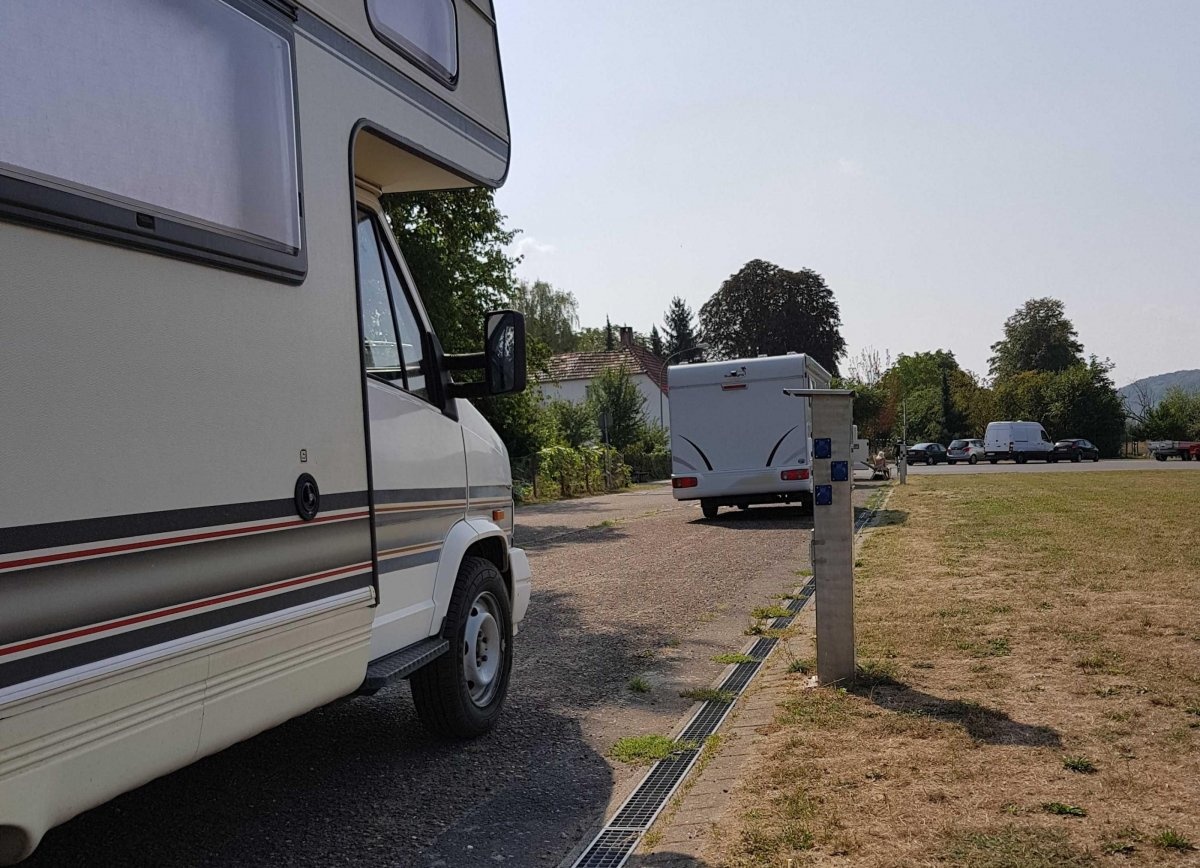Stellplatz am Mainufer Kleinwallstadt — Area Autocaravanas in Kleinwallstadt
