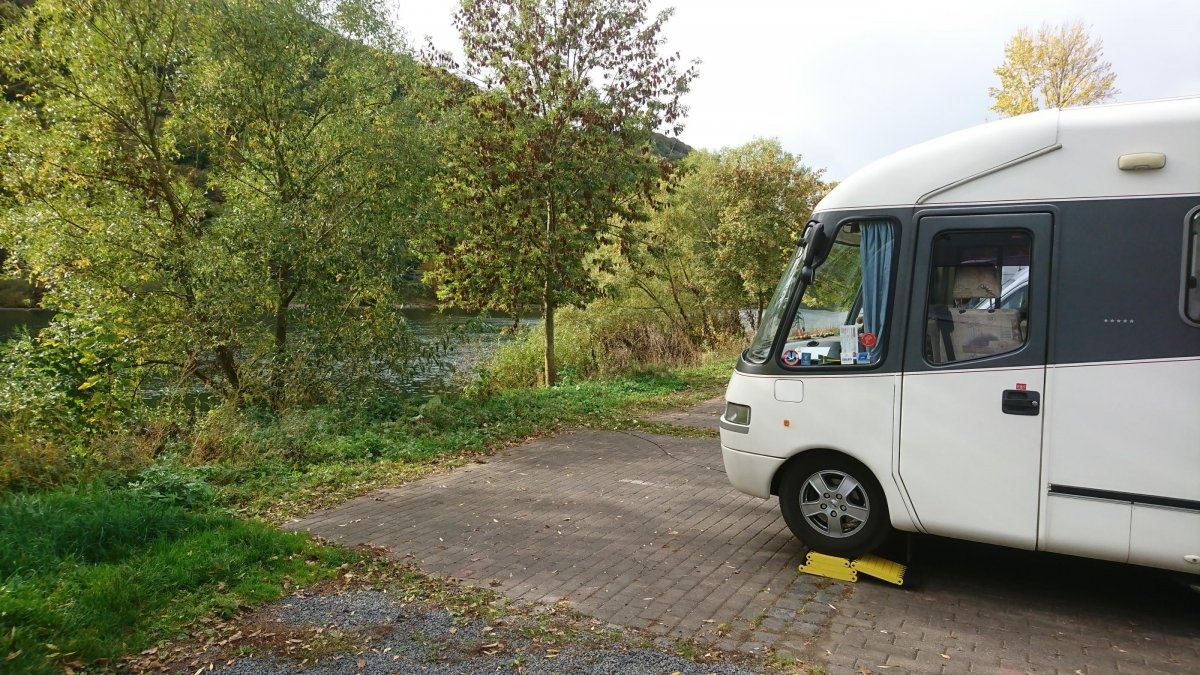Stellplatz Ediger-Eller — Parkeringsplass m. overnatting in Ediger-Eller