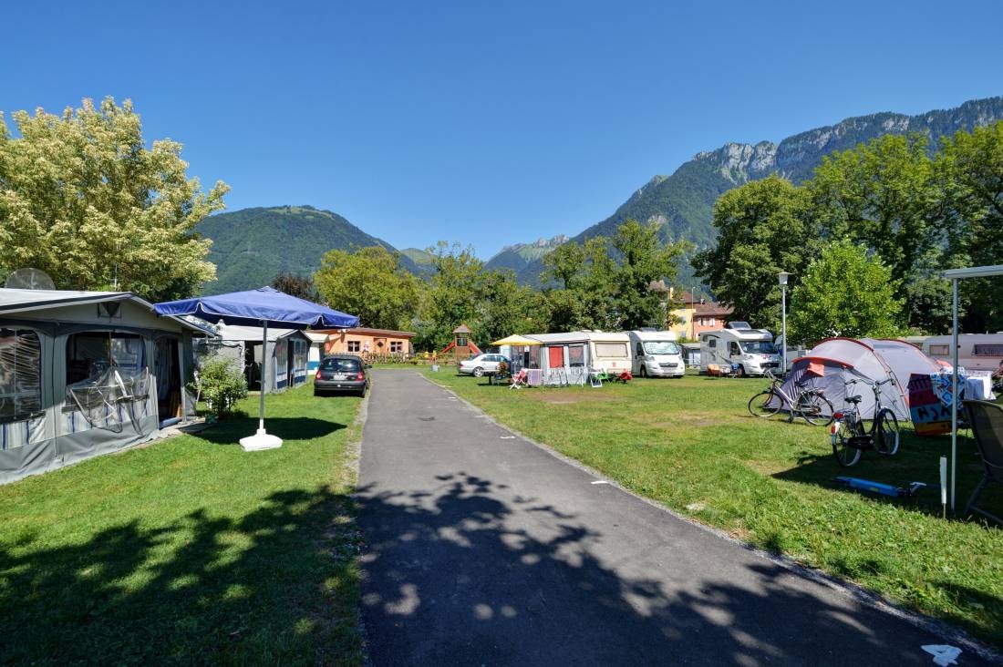 Camping des Horizons Bleus *** — Camping Site in Villeneuve