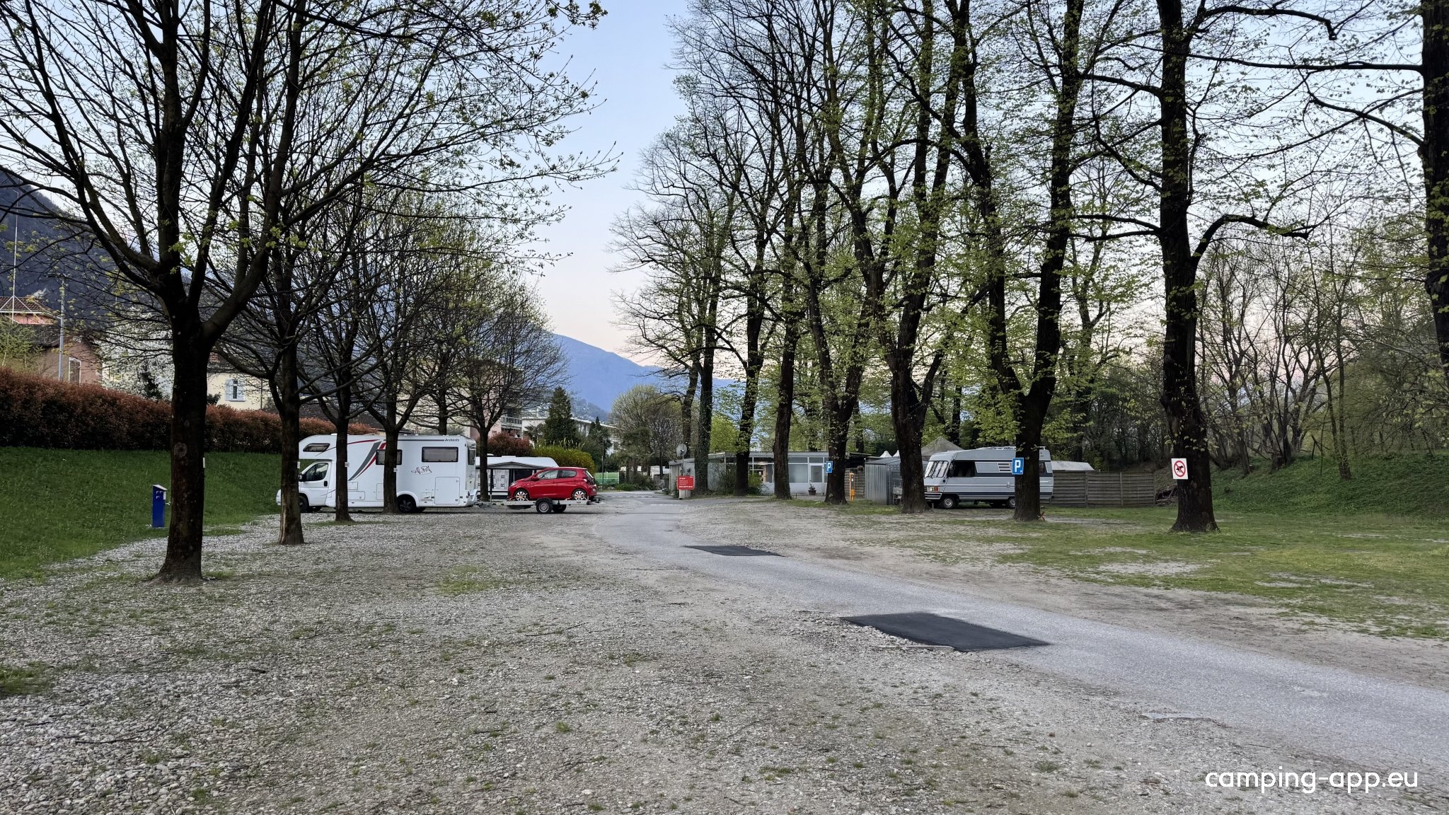 Camping Bellinzona di Leonardi — Sítio de acampamento in Bellinzona