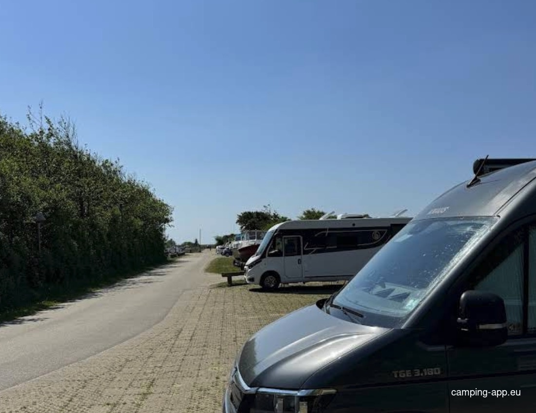 Stellplatz am Hafen Stauning — Area di sosta in Skjern