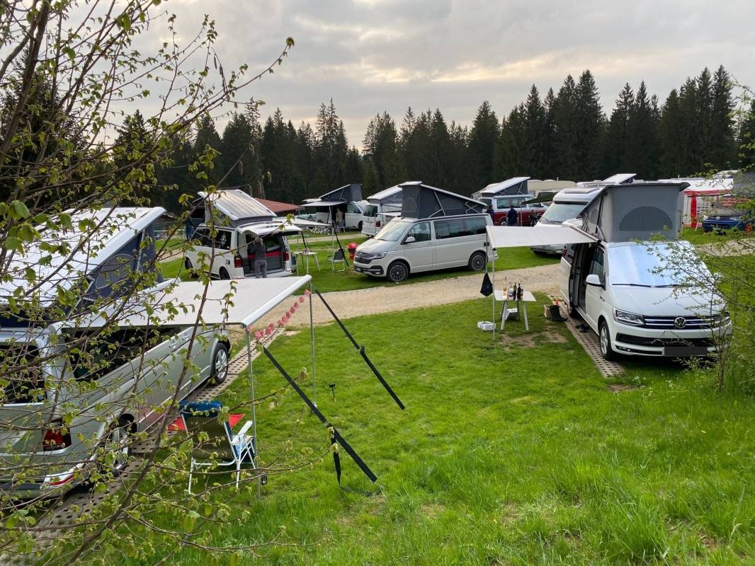 Camping Les Cerneux — Kemp in La Chaux-des-Breuleux