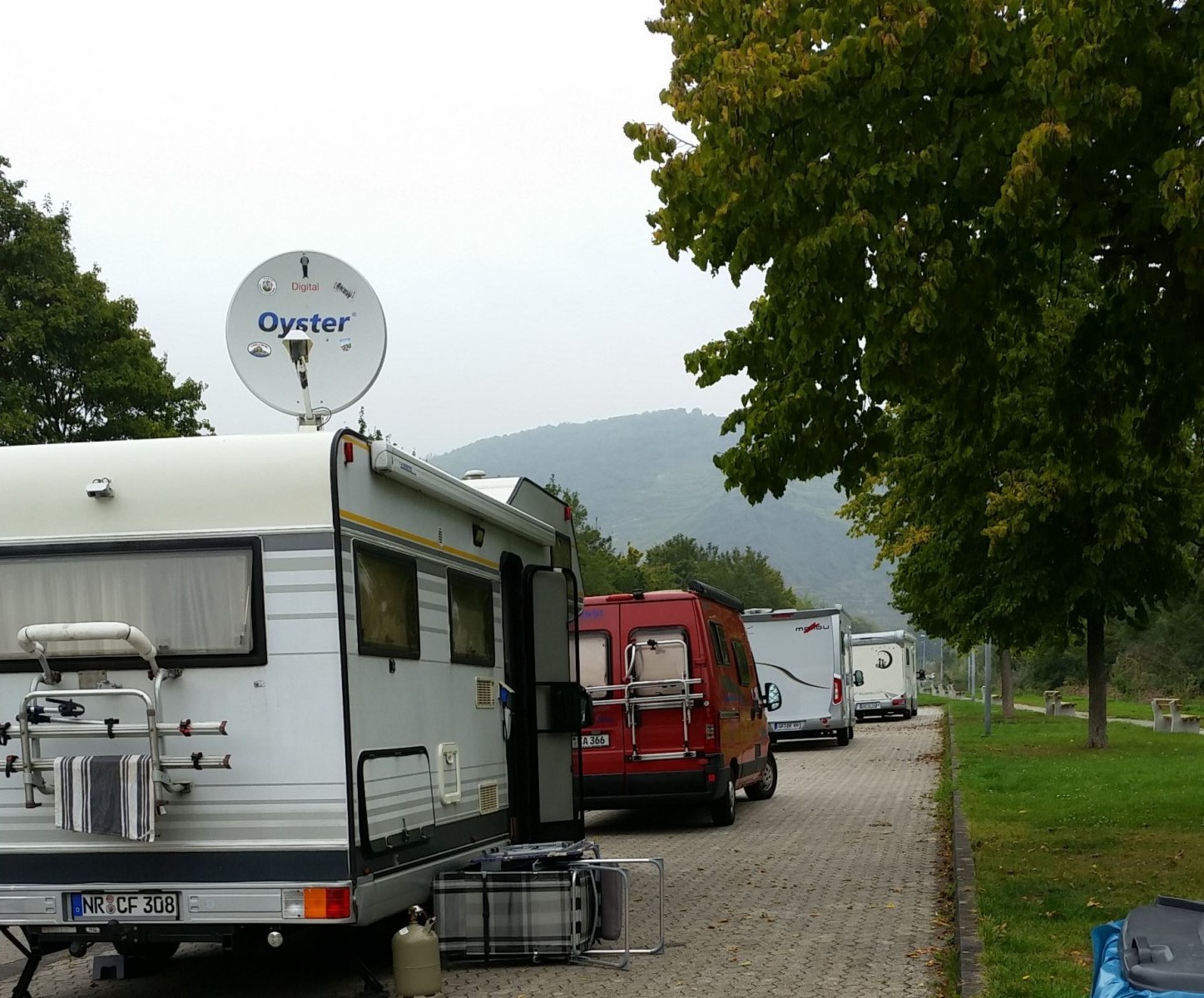 Stellplatz am Moselufer Kobern Gondorf — Karavan Sitesi in Kobern-Gondorf