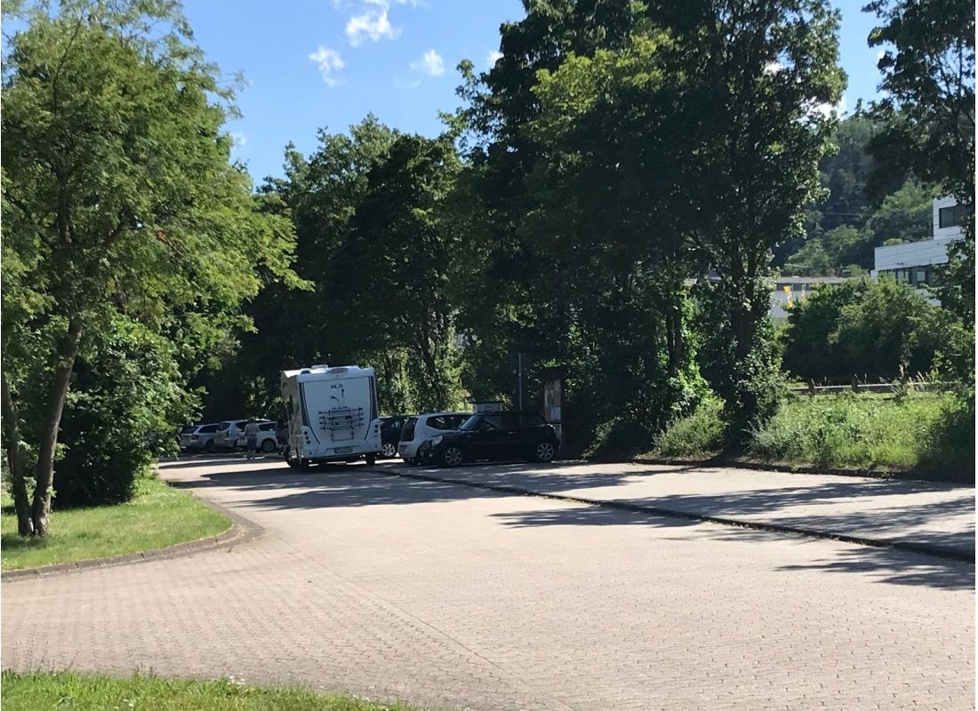 Stellplatz am Moselufer Kobern Gondorf — Karavan Sitesi in Kobern-Gondorf