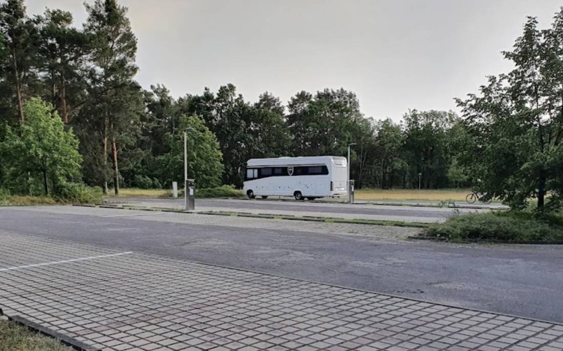 Parkplatz am Inselbad — Stellplatz in Eisenhüttenstadt