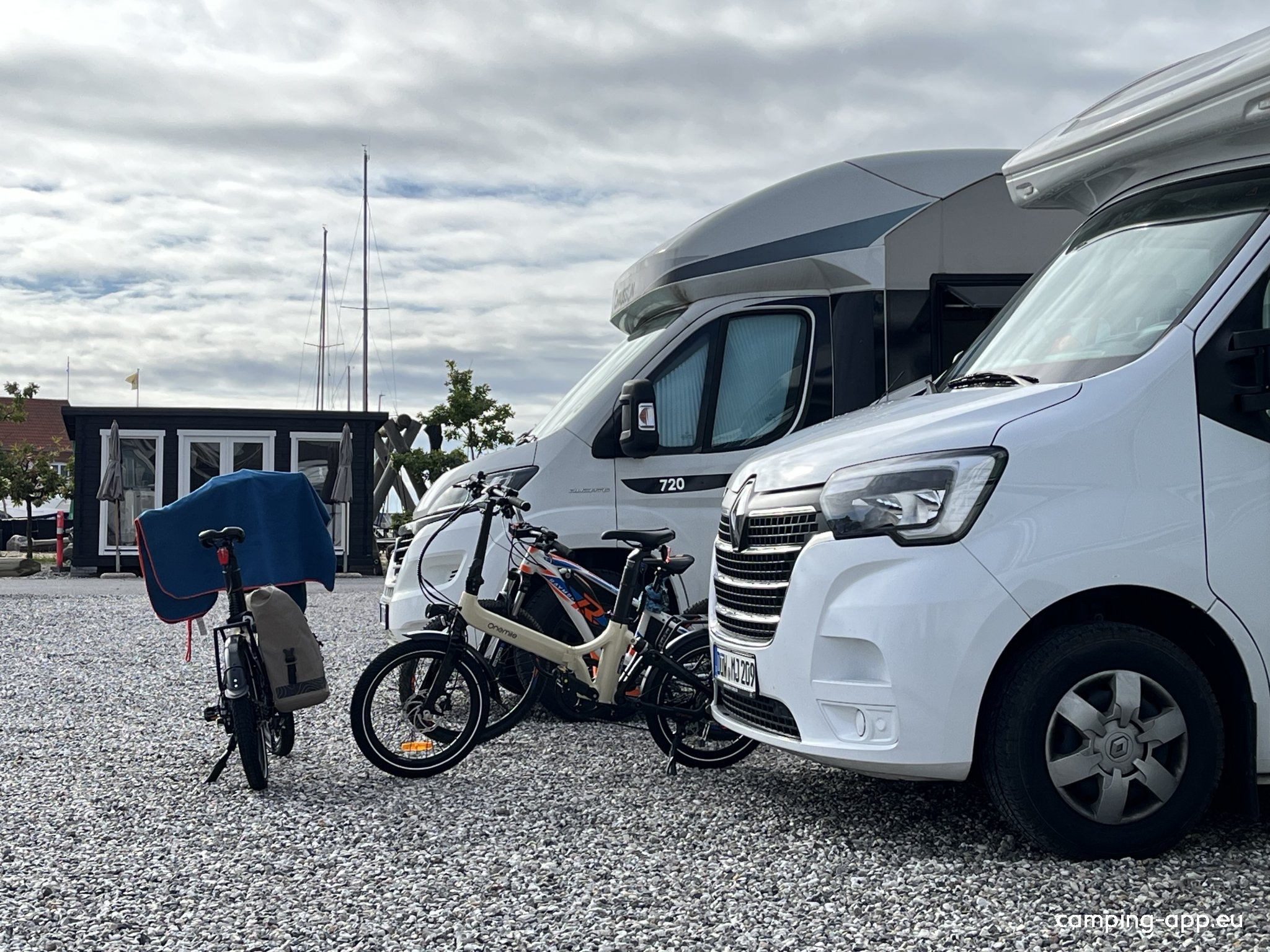 Stellplatz an der Marina Grenå — Bobilplass in Grenaa