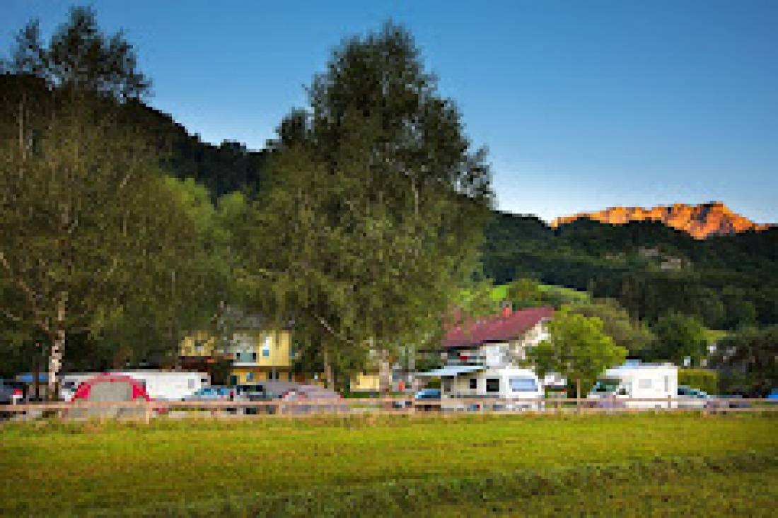Camping Auwirt *** — Campingplatz in Hallein