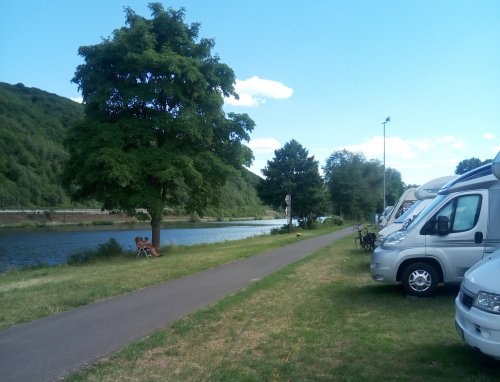 Stellplatz am Moselufer Sankt Aldegund — Sítio para autocaravanas in Sankt Aldegund