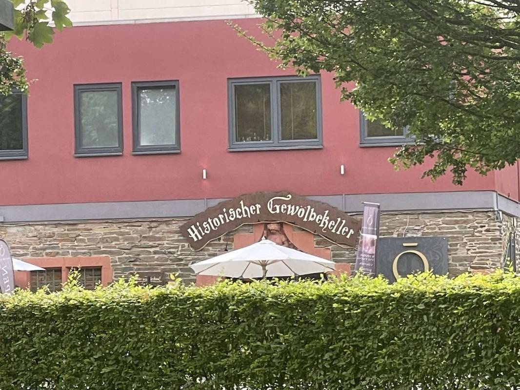 Stellplatz am Moselufer Sankt Aldegund — Camperplaats in Sankt Aldegund