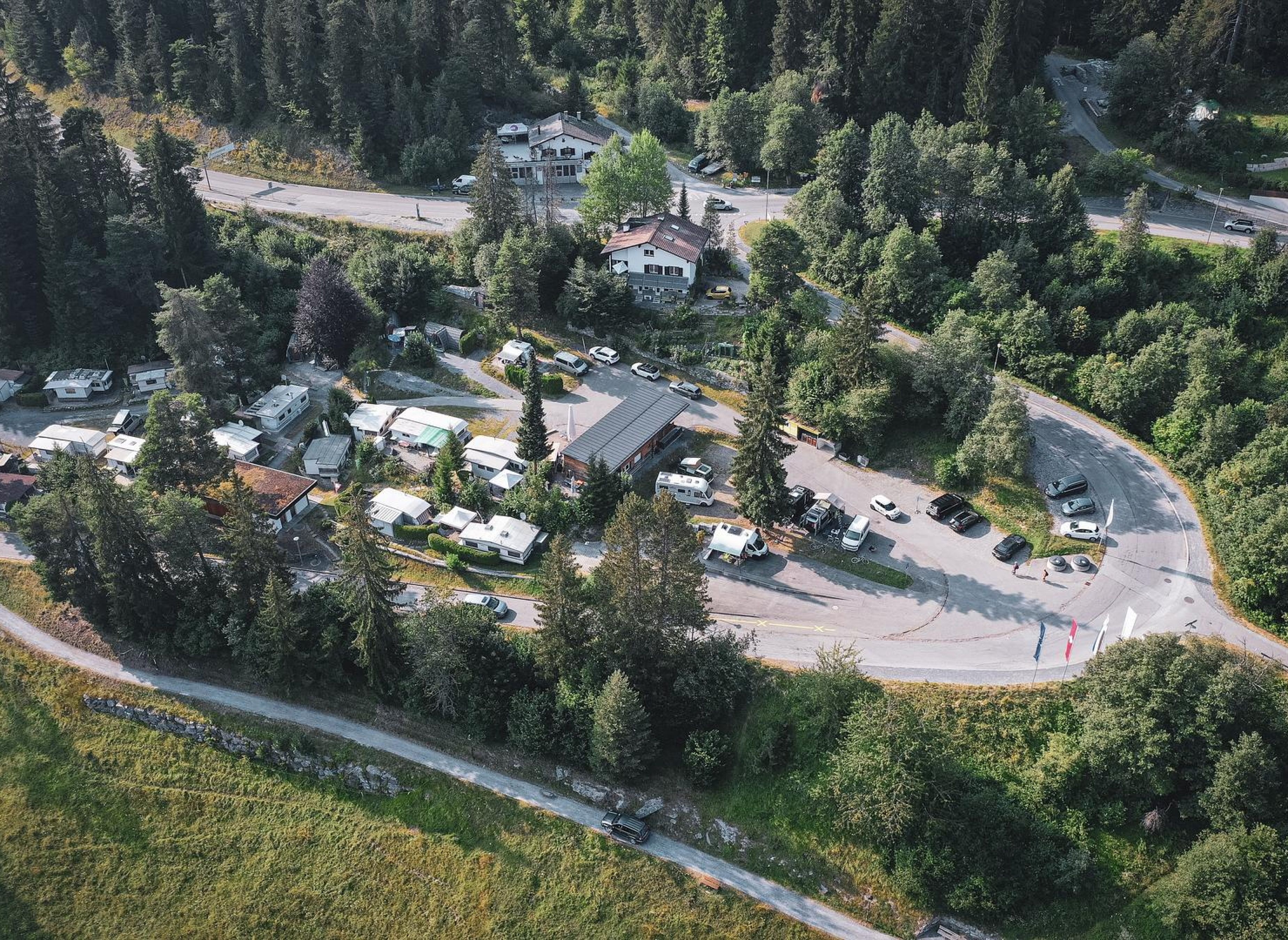 Camping Flims — Campingplats in Flims Waldhaus