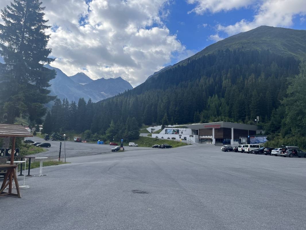 Parkplatz Pitztalerer Gletscherbahn — Area di sosta in Plangeroß