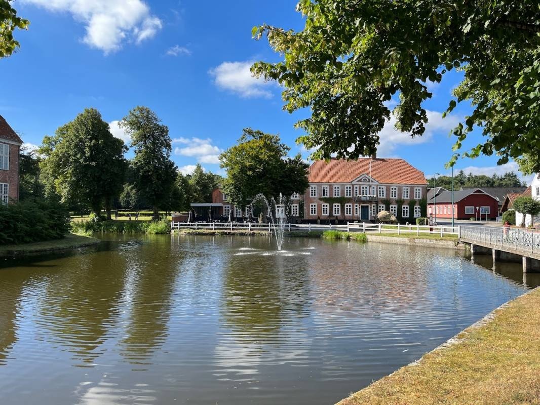 Stellplatz am Schloss Gram — Area Autocaravanas in Gram
