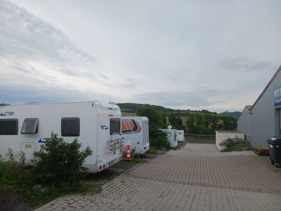 Stellplatz bei Wohnmobile Waldhelm Eisenach — Camperplaats in Eisenach