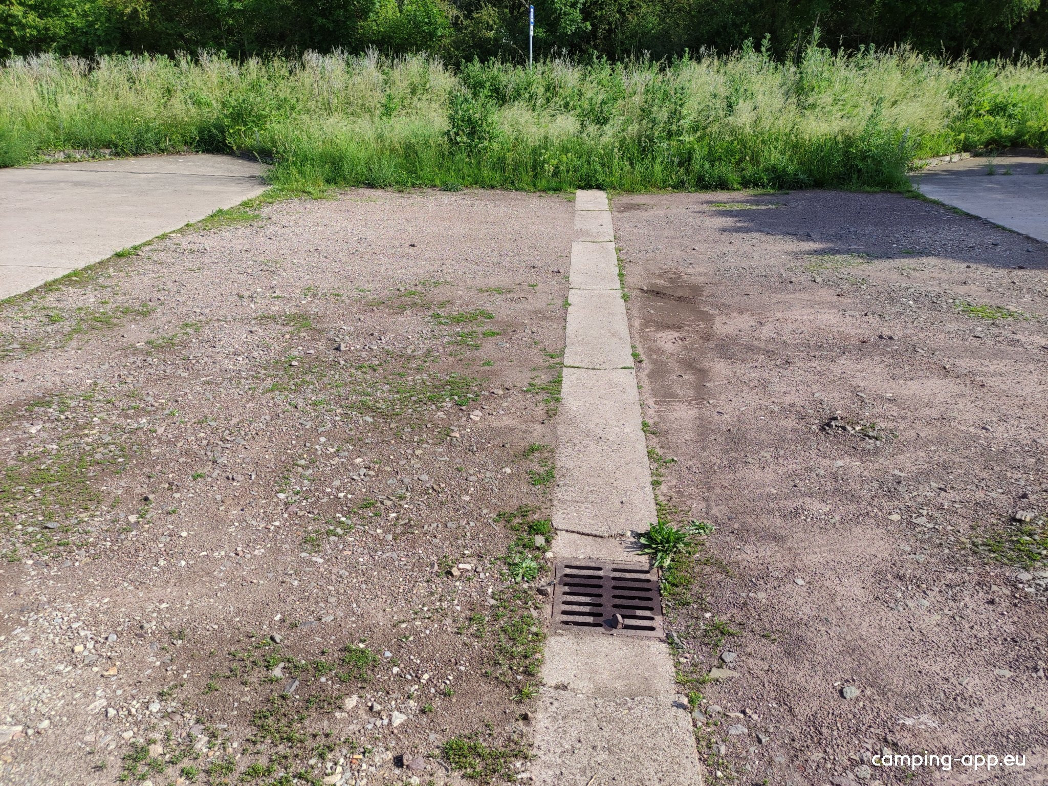 Parkplatz am Zoopark Erfurt — Parkeerplaats / gedoogplek in Erfurt
