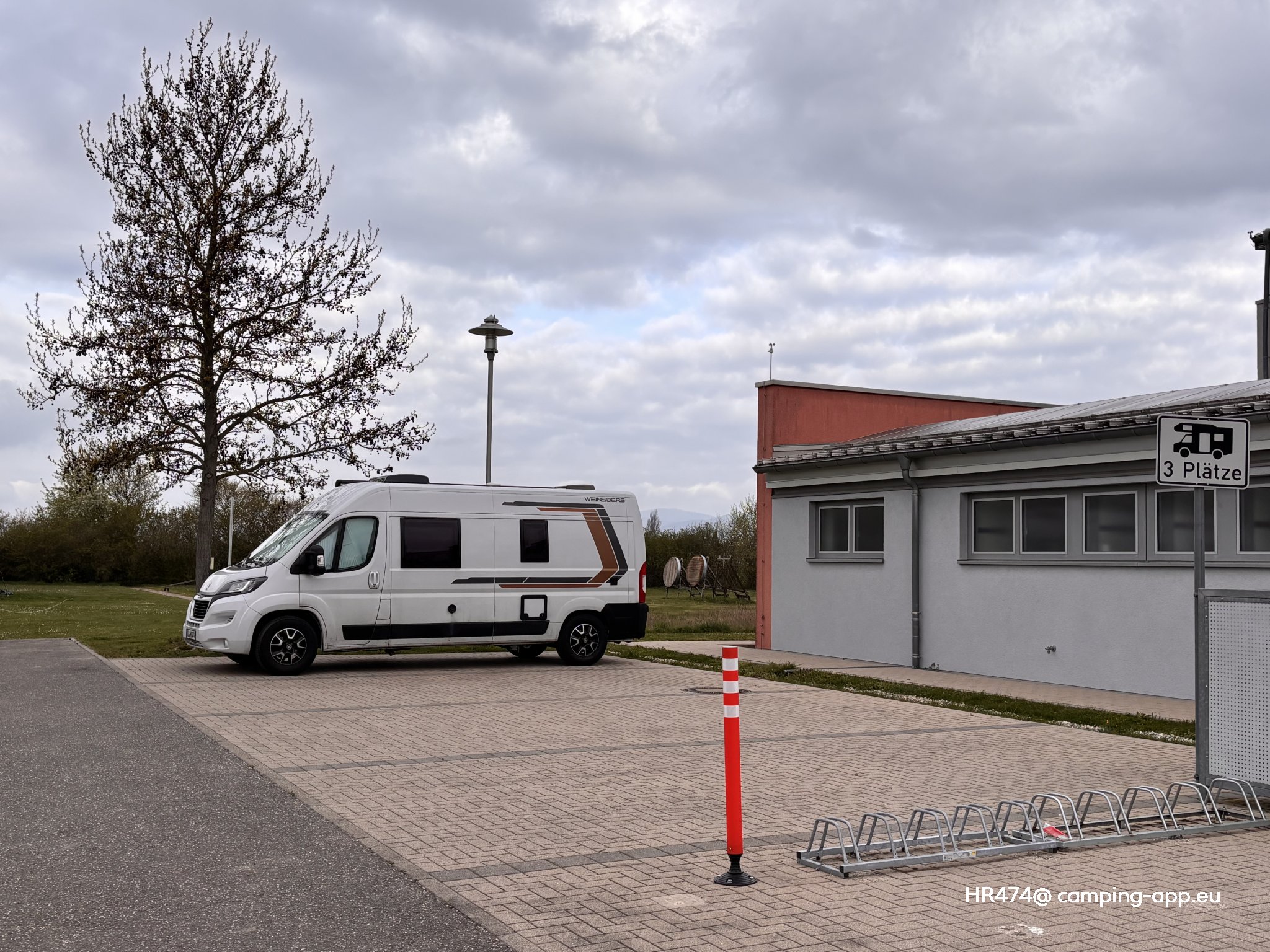 Stellplatz Sportzentrum — Sítio para autocaravanas in Bornheim