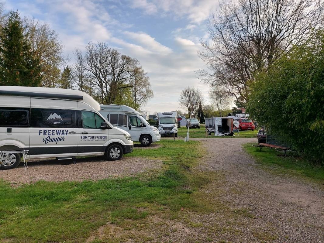 Chiemsee Strandcamping — Sítio de acampamento in Chieming