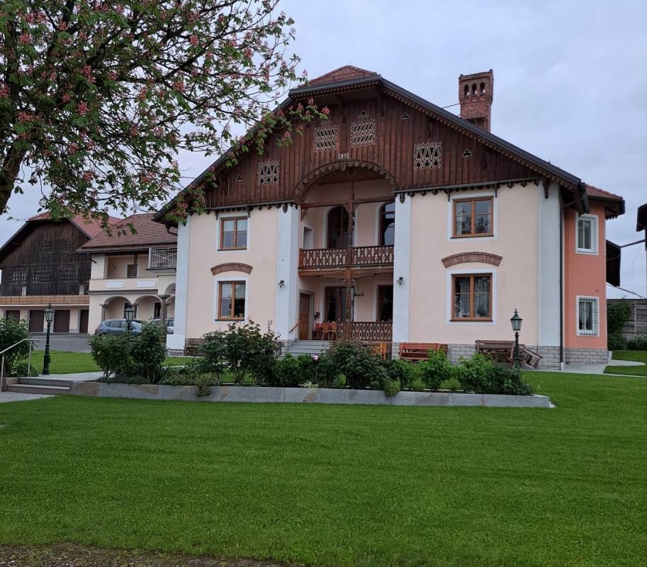 Camping Gasthof Tirolerhof — Karavan Sitesi in Vornwald