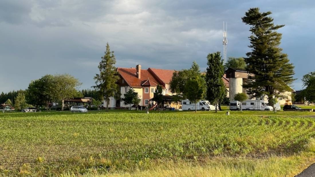 Camping Gasthof Tirolerhof — Aire camping car in Vornwald