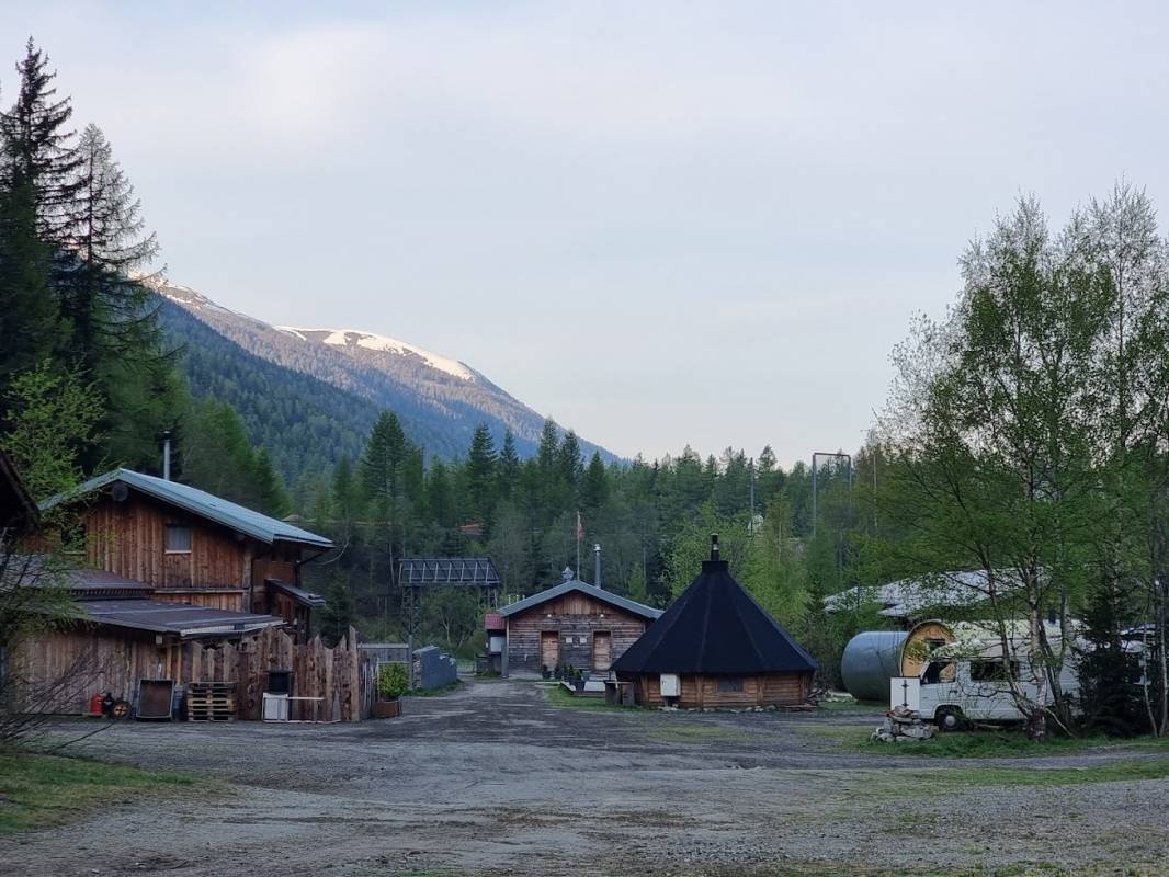 Forest Lodge & Camping — Місце для кемпінгу in Obergoms VS