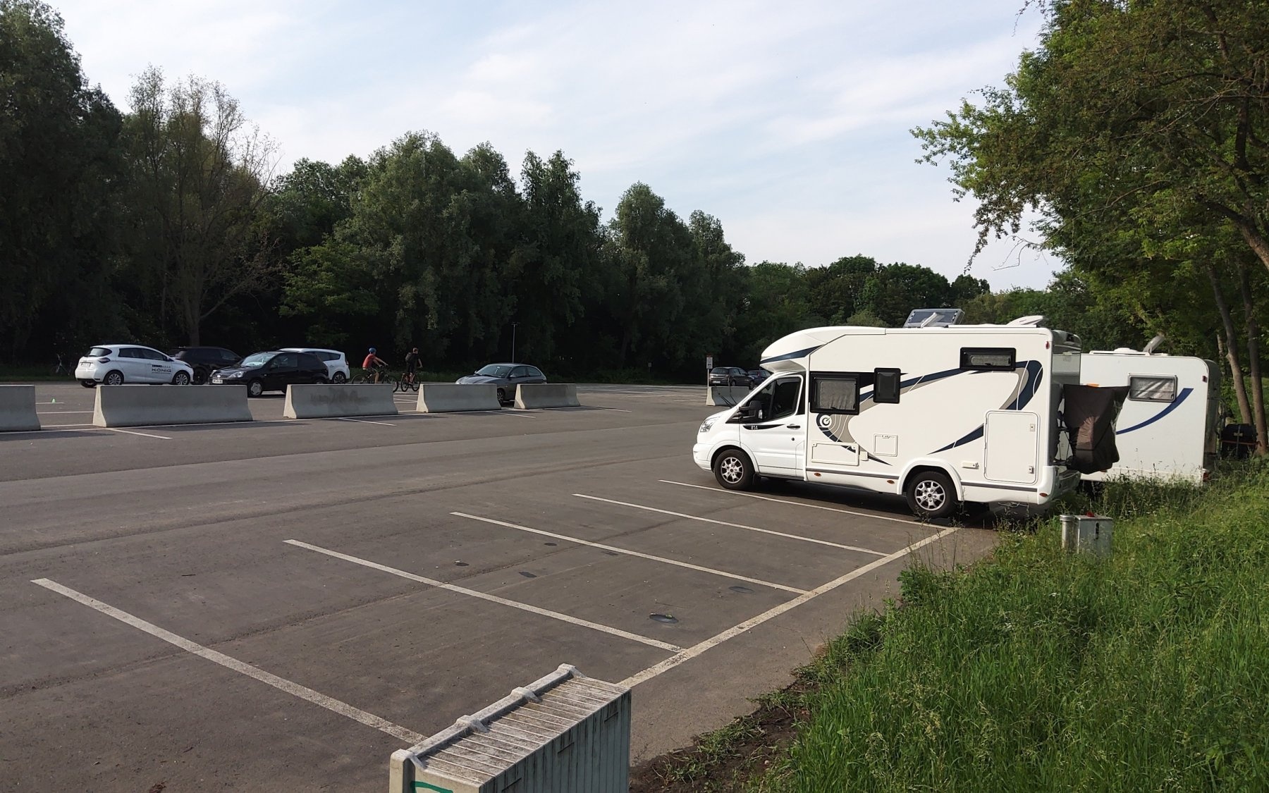 Übernachtungsparkplatz am Saaleufer Jena — Parking in Jena