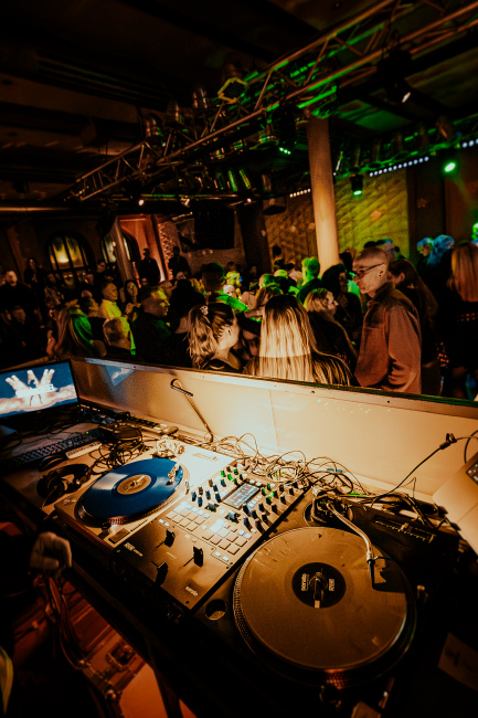 Foto 12 aus 90´s Event 10.01.2026 - Professionelle Fotografie von LBRepresenting