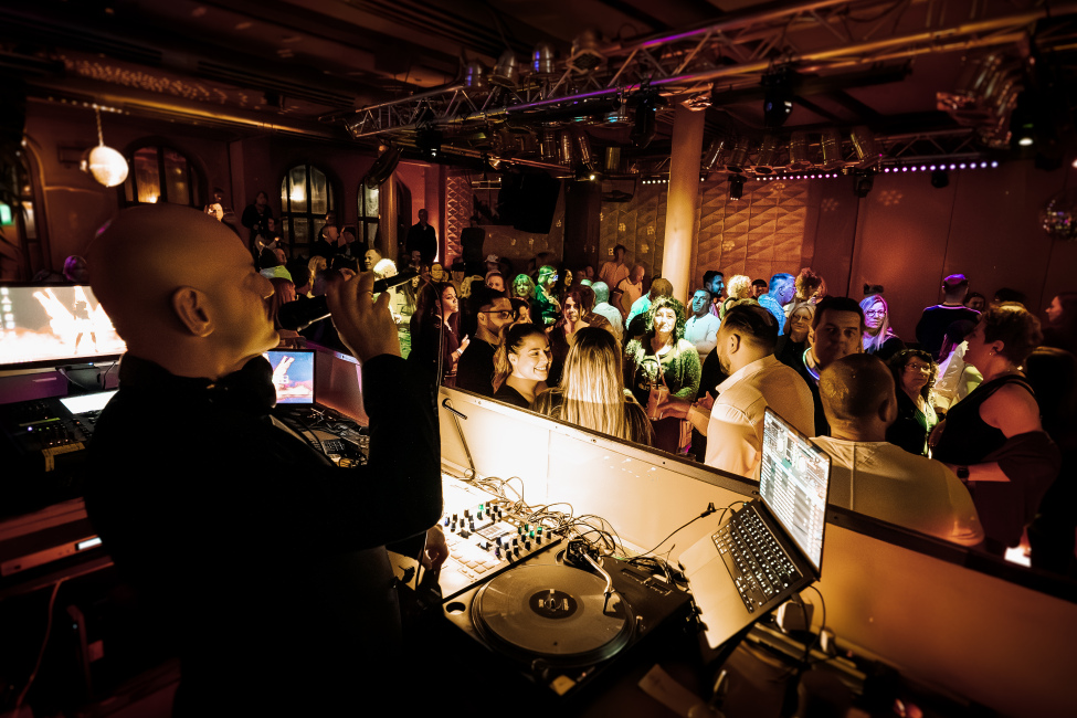 Foto 8 aus 90´s Event 10.01.2026 - Professionelle Fotografie von LBRepresenting