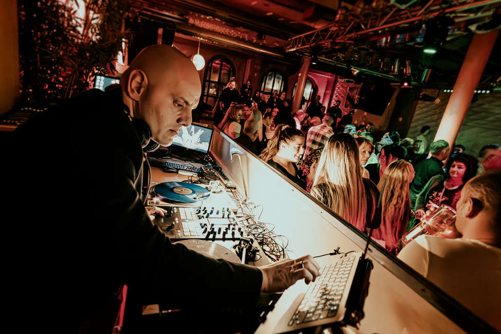 Foto 15 aus 90´s Event 10.01.2026 - Professionelle Fotografie von LBRepresenting