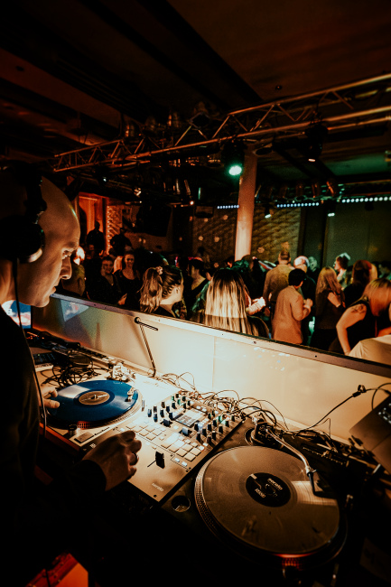 Foto 10 aus 90´s Event 10.01.2026 - Professionelle Fotografie von LBRepresenting