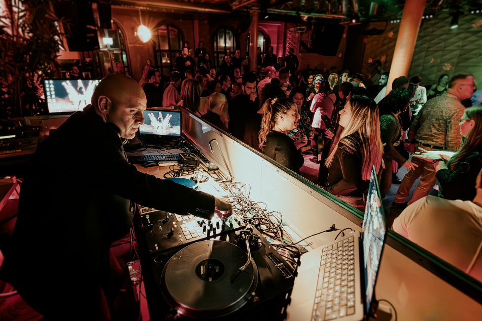 Foto 14 aus 90´s Event 10.01.2026 - Professionelle Fotografie von LBRepresenting