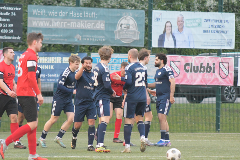 Foto 20 aus Meisterschaftsspiel am Freitagabend, d. 24.04.2026 bei der SV Lieth - Professionelle Fotografie von UweLangeloh